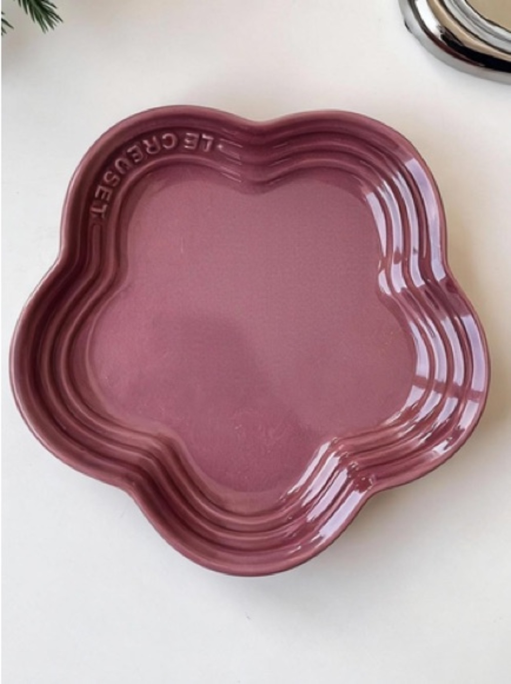 Le Creuset Stoneware Flower Petal Scalloped Trinket Dish Plate Tray